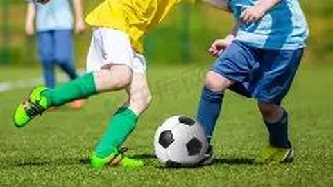 2025年足球新星崛起，他能否担起重任？巅峰时刻与低谷徘徊，揭秘中国足球新星的命运转折！